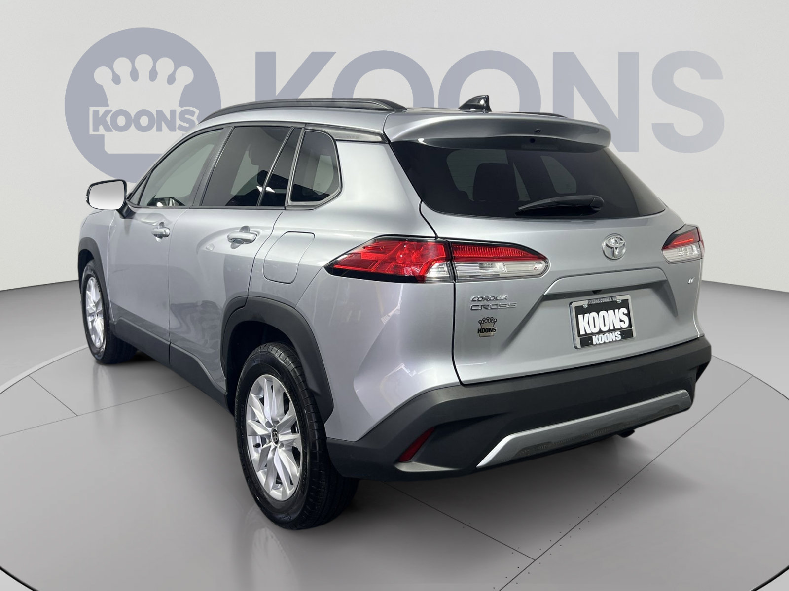 Used 2025 Toyota Corolla Cross LE FWD image 4