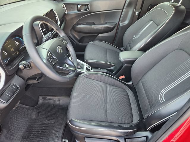 Used 2023 Hyundai Venue Limited FWD image 5