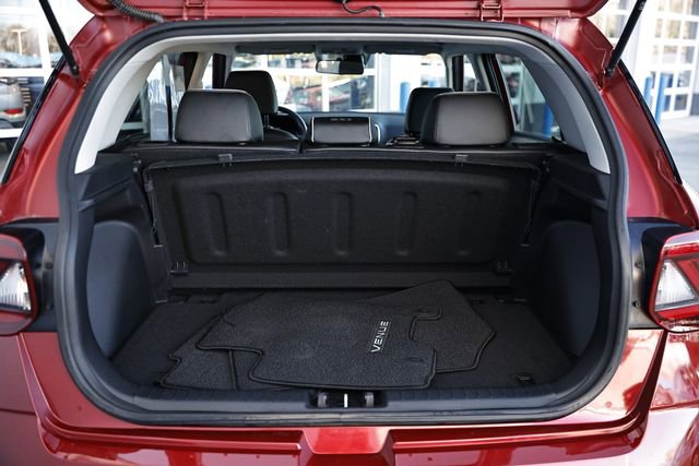 Used 2024 Hyundai Venue Limited image 27