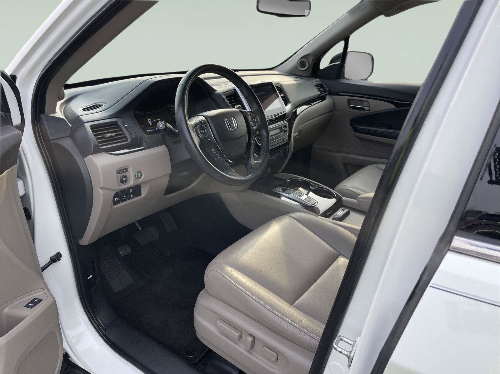 Used 2018 Honda Pilot Touring image 12
