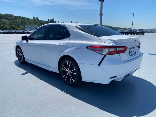 Used 2018 Toyota Camry SE w/ Moonroof Package FWD image 6