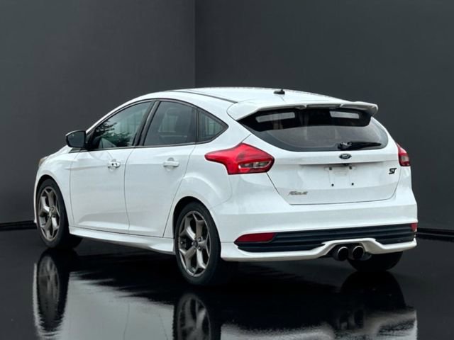 Used 2017 Ford Focus ST FWD image 3