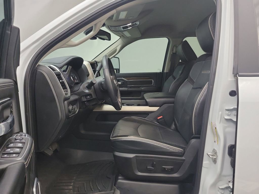 Used 2024 RAM 3500 Laramie AWD/4WD image 4
