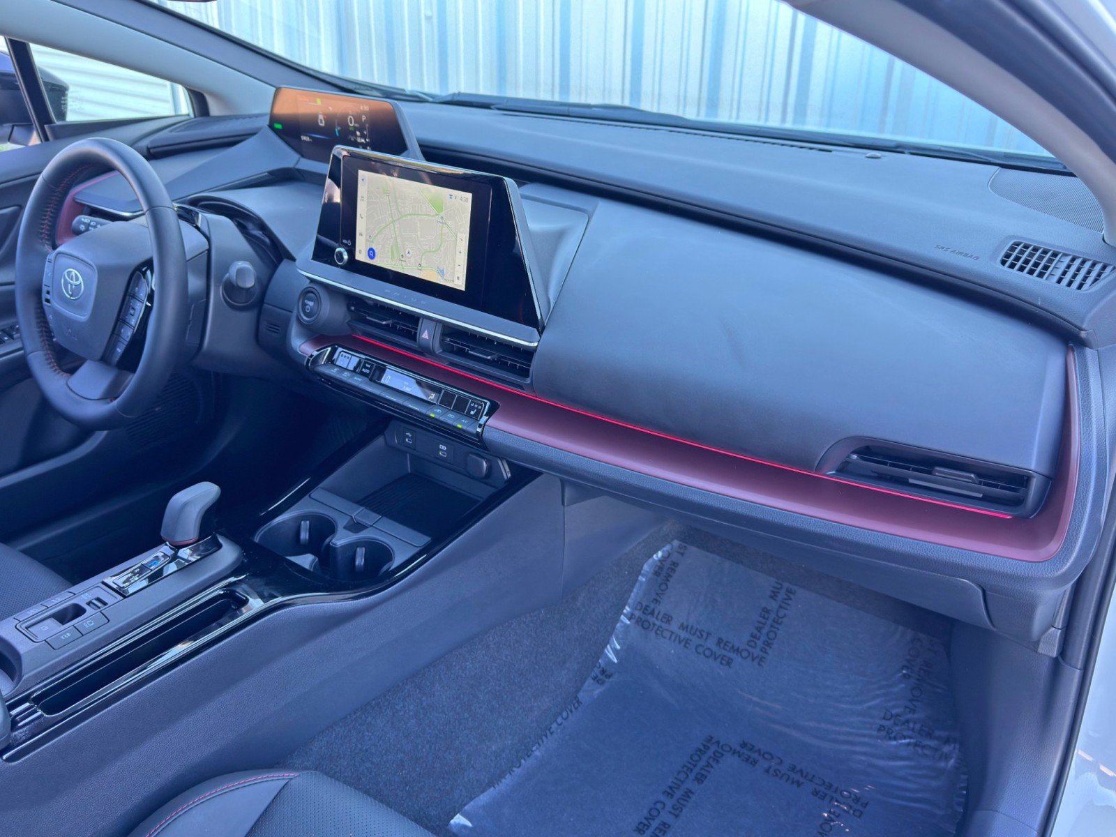 Used 2025 Toyota Prius Plug-In Hybrid XSE FWD image 13