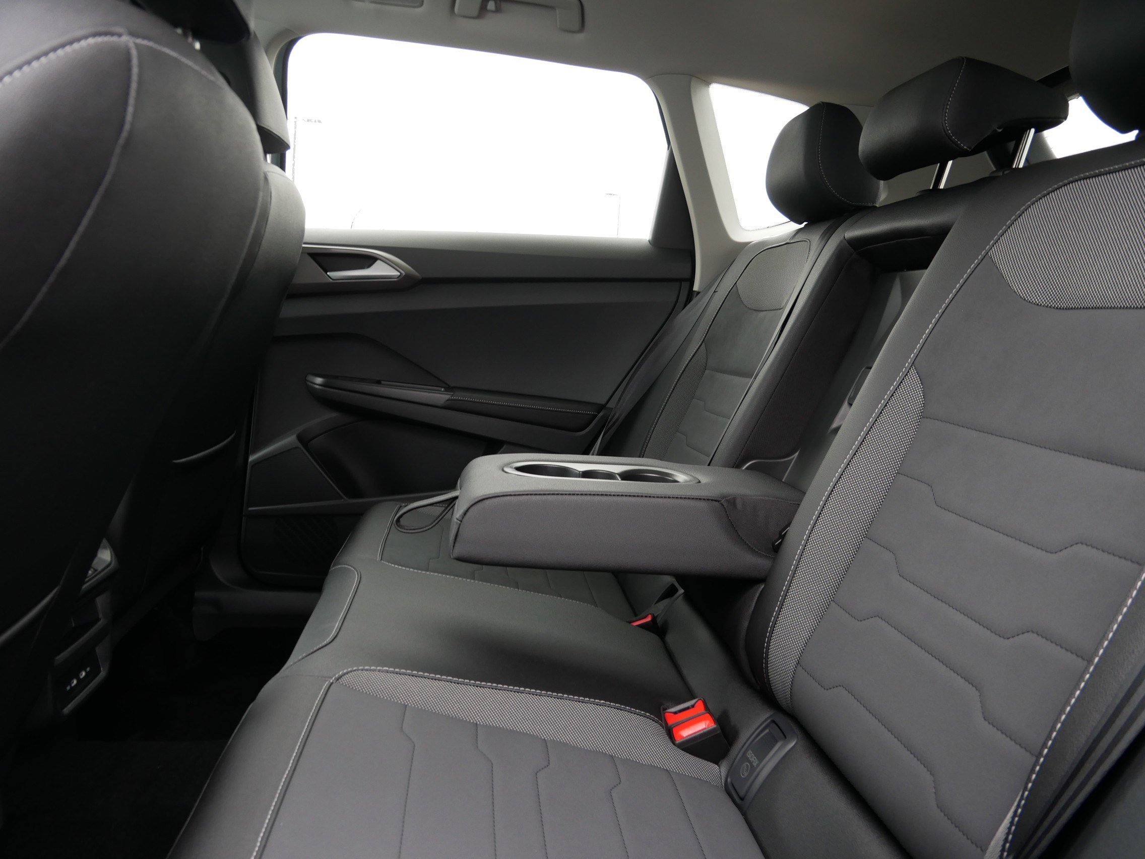 New 2026 Volkswagen Taos SE image 5