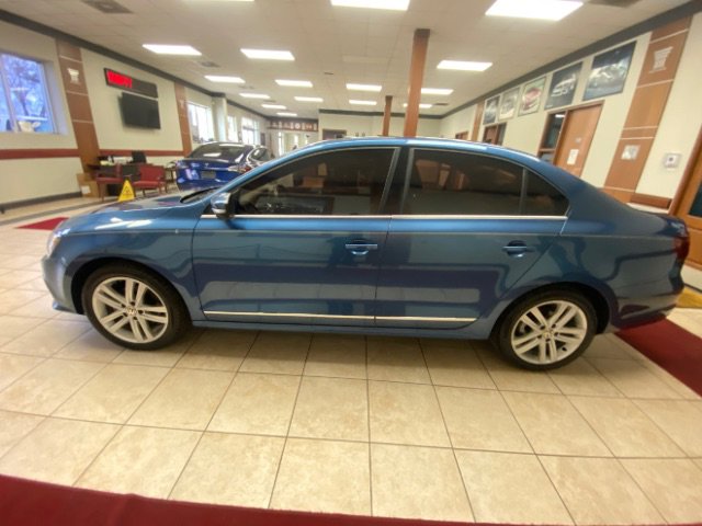 Used 2017 Volkswagen Jetta SEL image 2