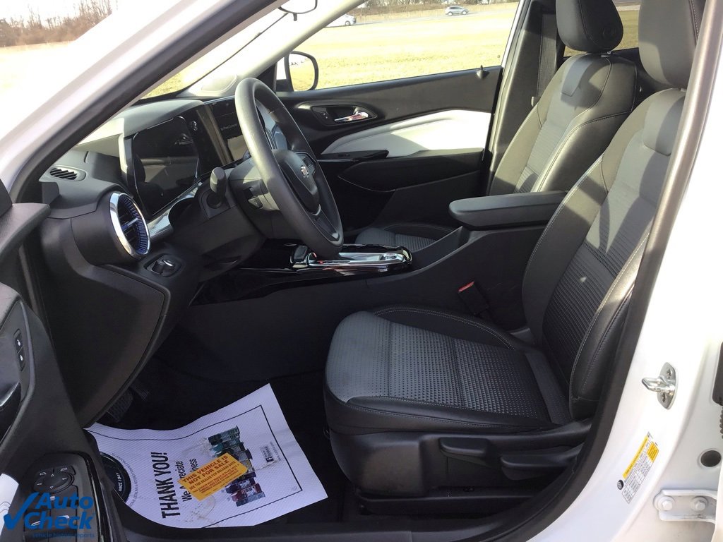 Used 2025 Chevrolet Trax LT image 24