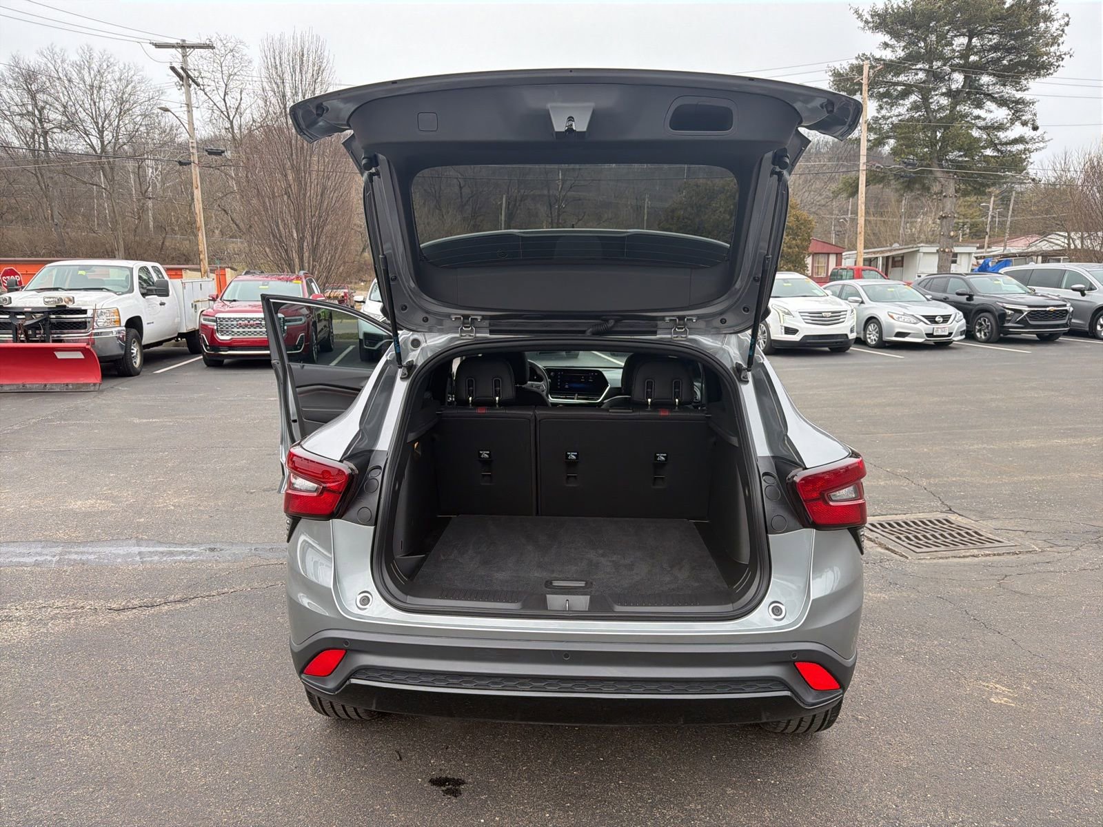 Used 2025 Chevrolet Trax RS w/ Sunroof Package FWD image 25