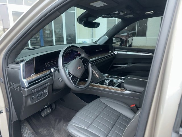 Used 2025 Cadillac Escalade ESV Sport Platinum image 6
