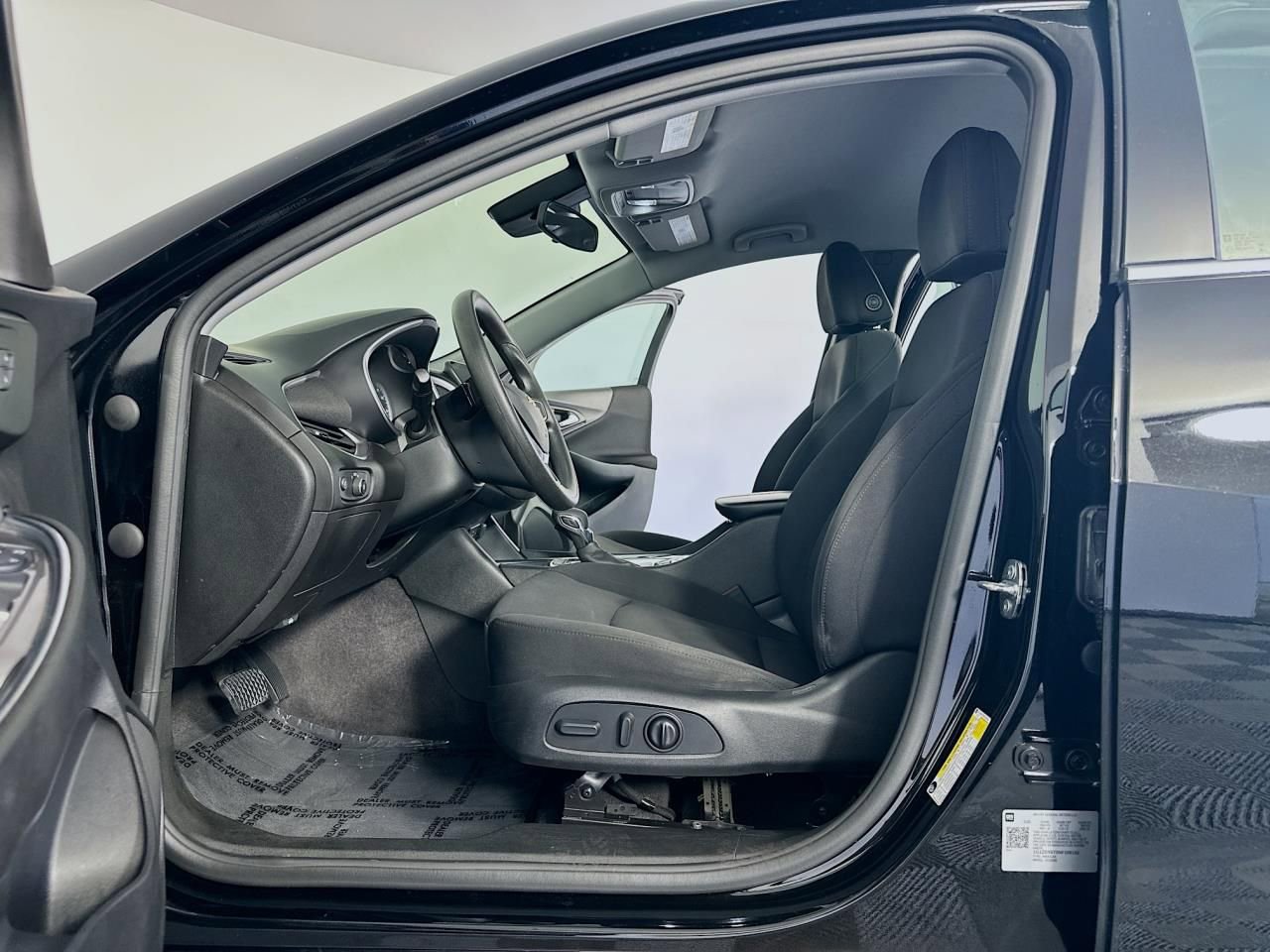 Used 2022 Chevrolet Malibu LT image 24