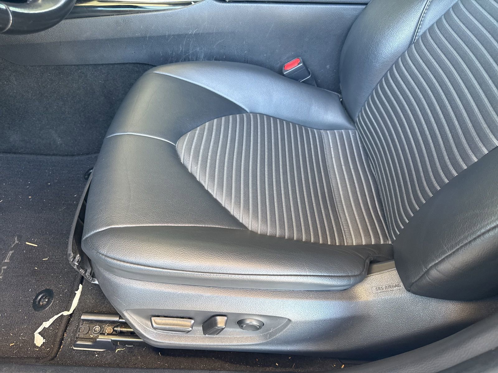 Used 2020 Toyota Camry SE image 12