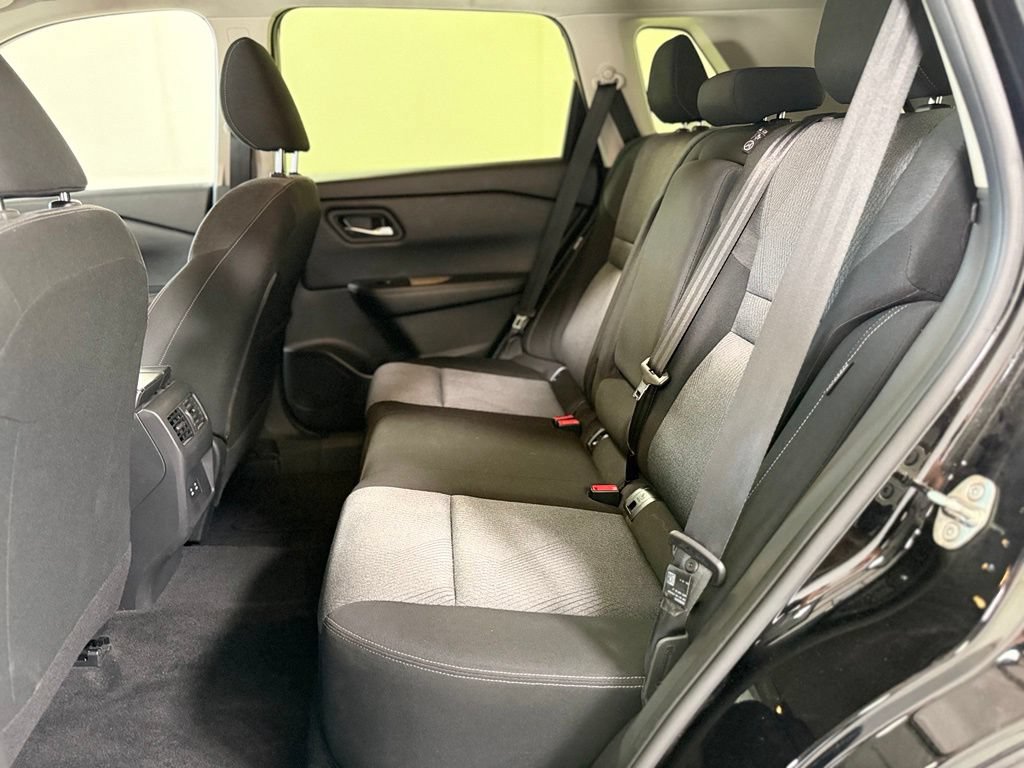 Used 2025 Nissan Rogue SV FWD image 17