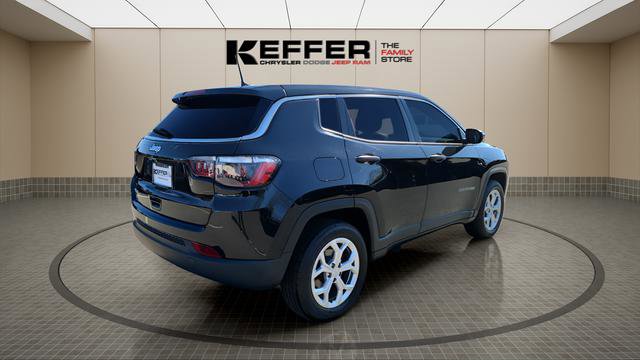 Used 2024 Jeep Compass Sport image 5