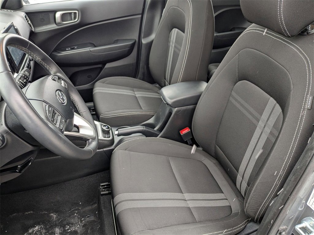 Used 2025 Hyundai Venue SEL image 17