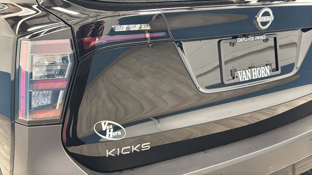 Used 2025 Nissan Kicks SR FWD image 34