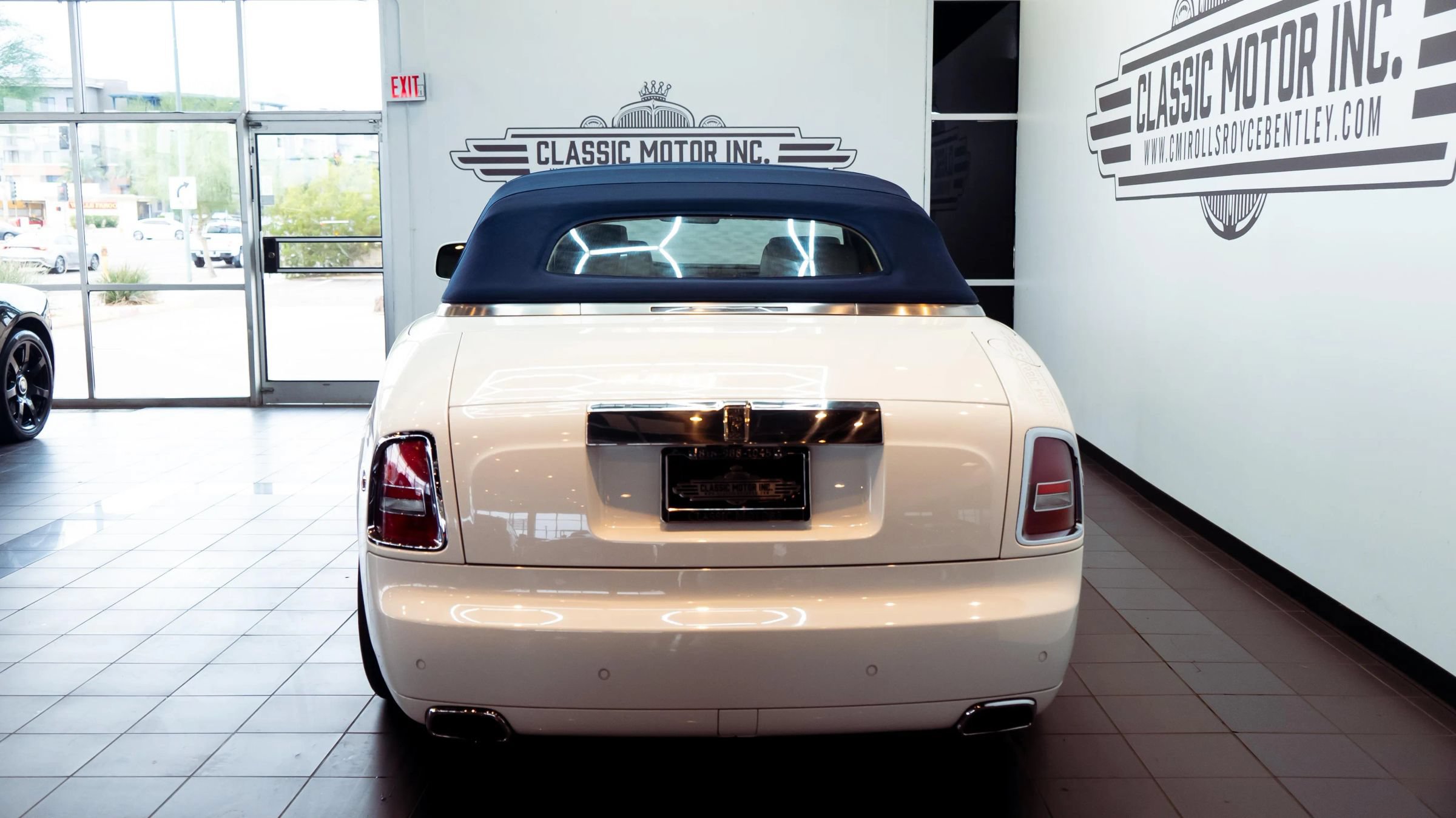 Used 2011 Rolls-Royce Phantom Drophead Coupe RWD image 14