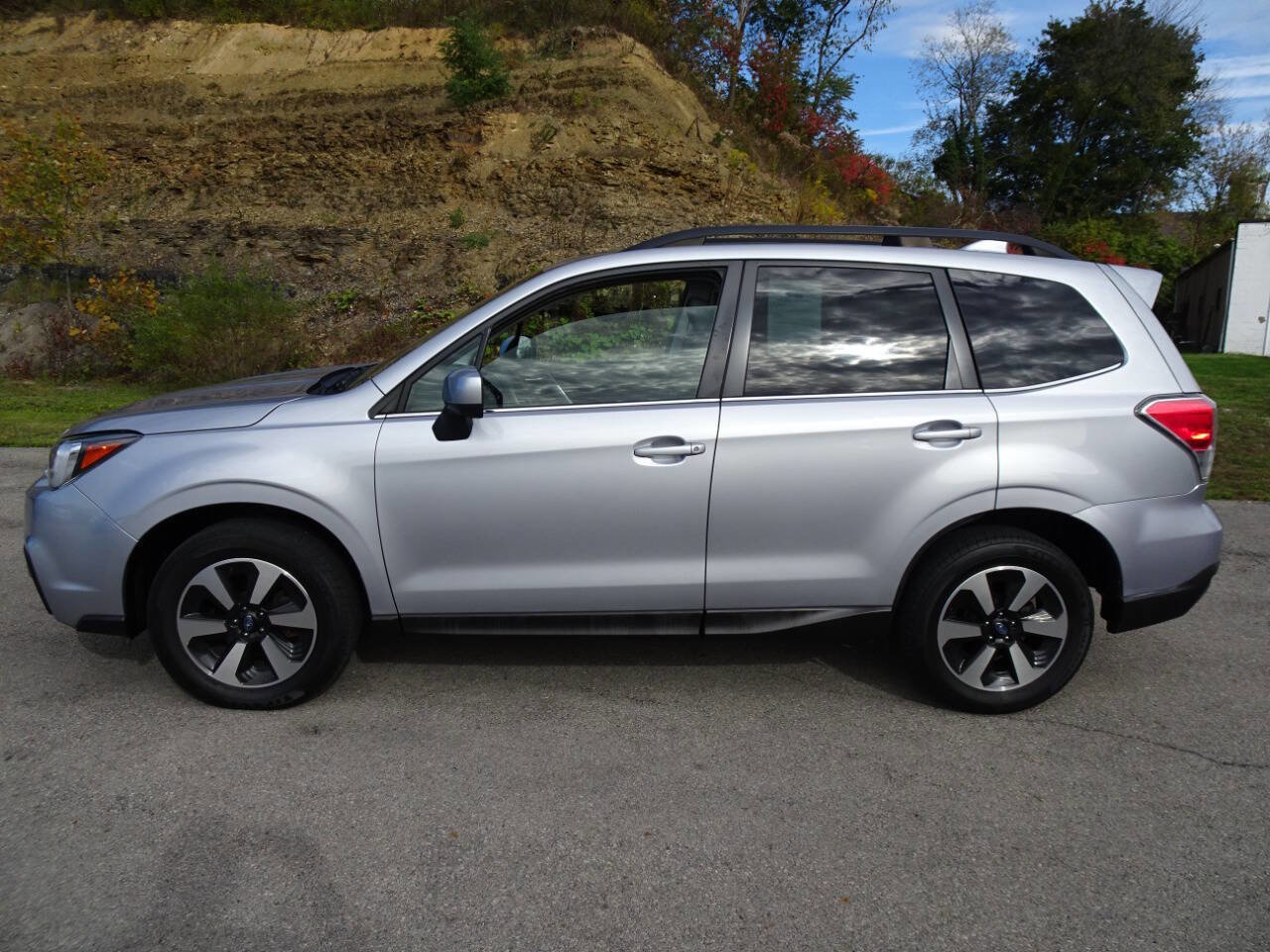 Used 2017 Subaru Forester 2.5i Limited w/ Popular Package #2 image 2