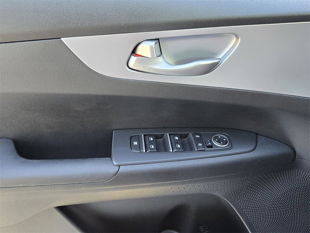 Used 2022 Kia Forte LXS w/ LXS Technology Package image 25