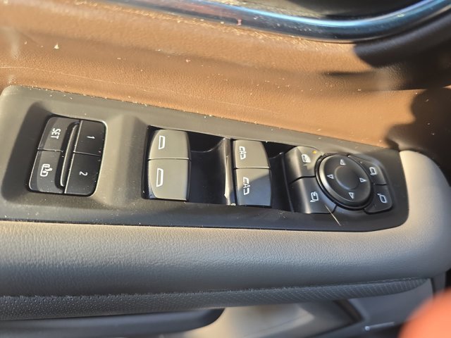 Used 2022 GMC Yukon SLT w/ SLT Premium Package image 28