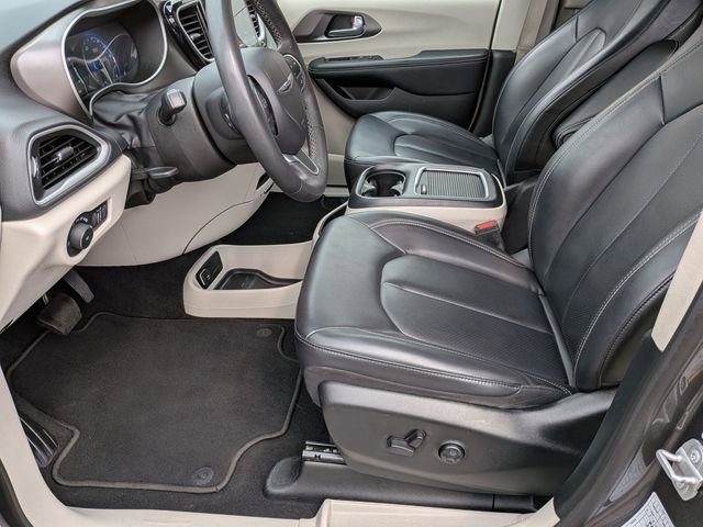Used 2023 Chrysler Pacifica Touring-L image 12