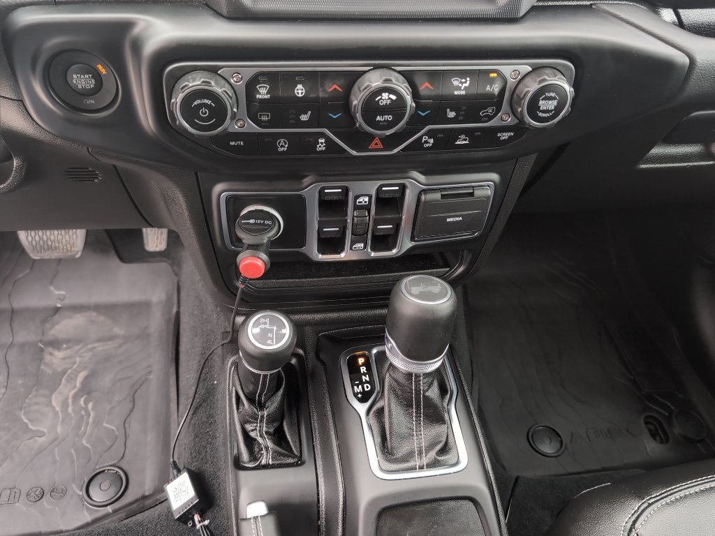 Used 2022 Jeep Wrangler Unlimited Sahara w/ Cold Weather Group AWD/4WD image 12