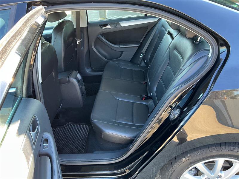 Used 2014 Volkswagen Jetta SE FWD image 29