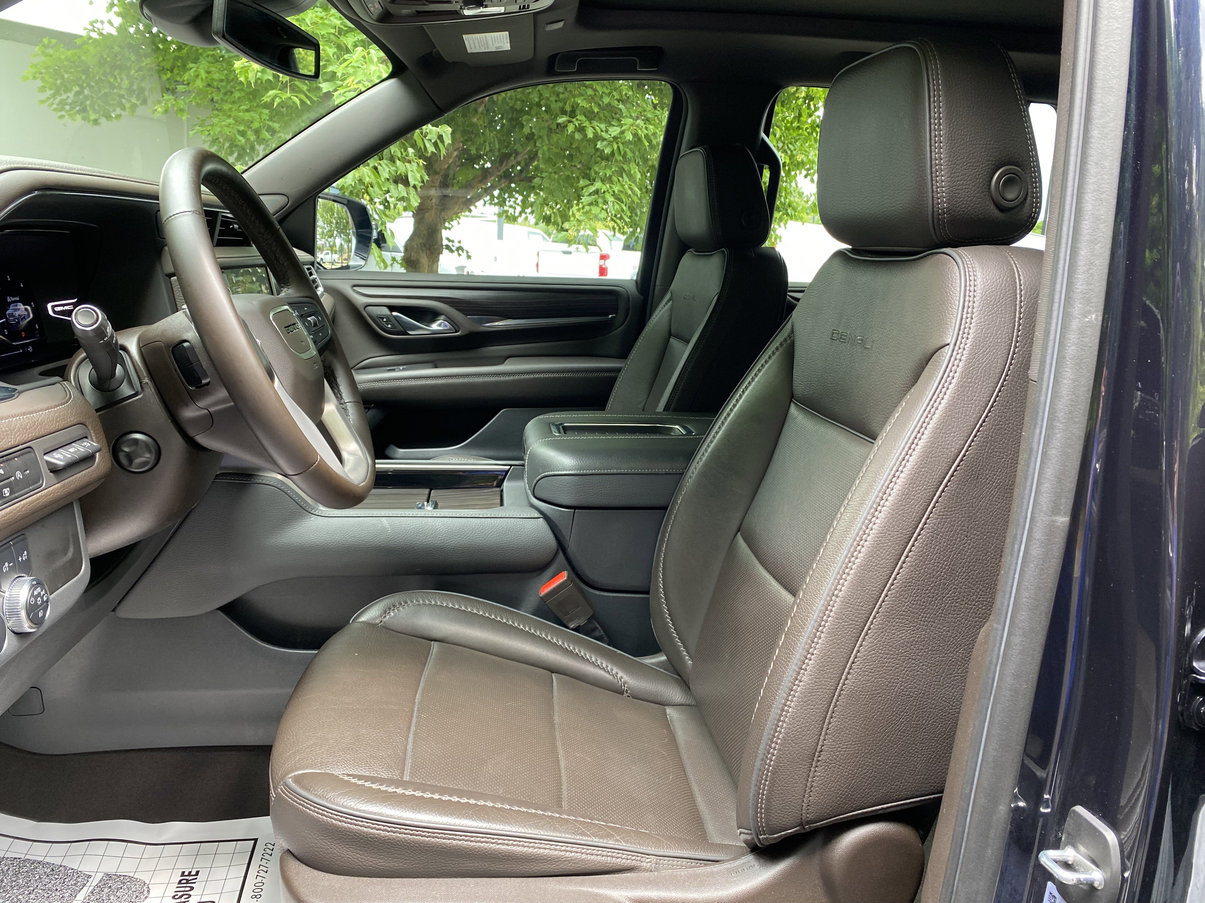 Used 2023 GMC Yukon Denali RWD image 16