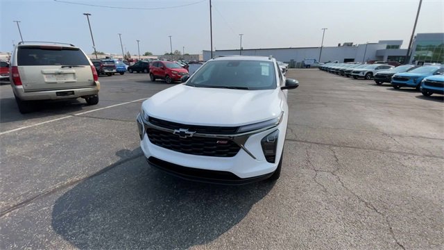 New 2025 Chevrolet Trax RS w/ Sunroof Package image 5