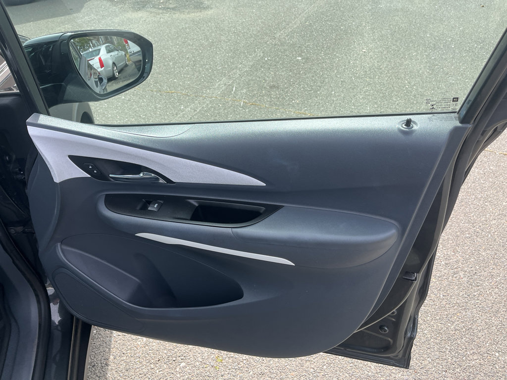 Used 2018 Chevrolet Bolt LT FWD image 26