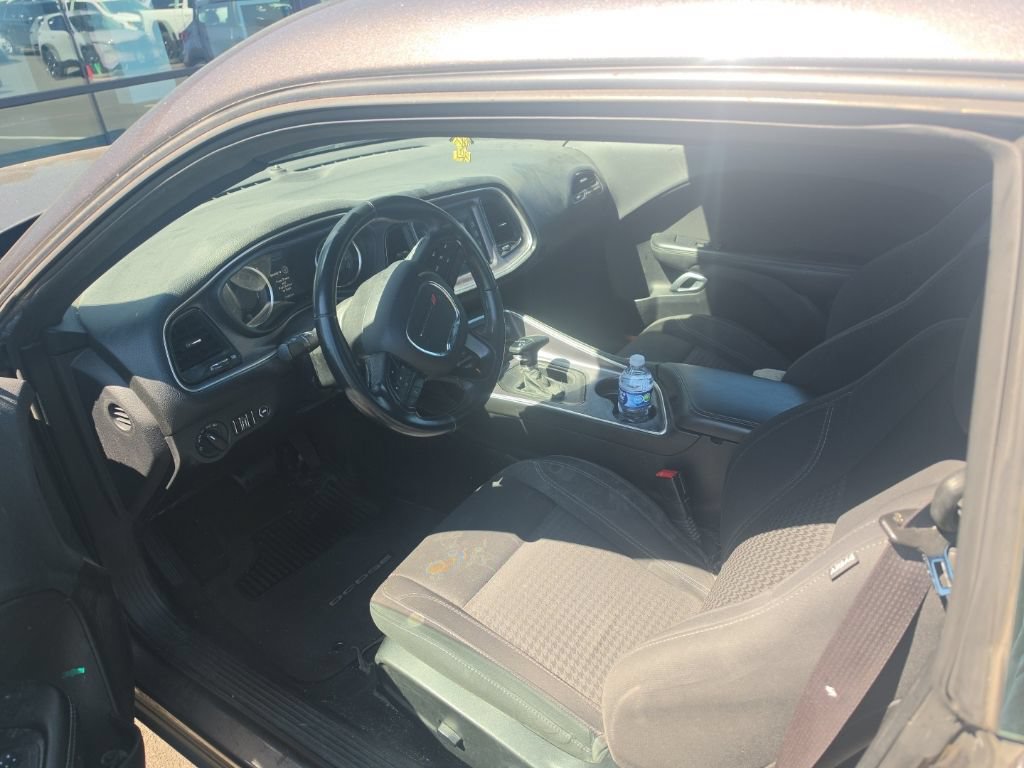 Used 2017 Dodge Challenger SXT RWD image 9