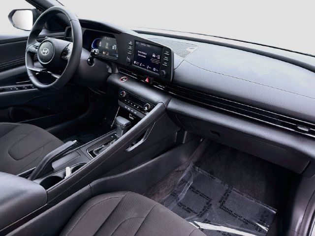 Certified 2025 Hyundai Elantra Sport FWD image 28