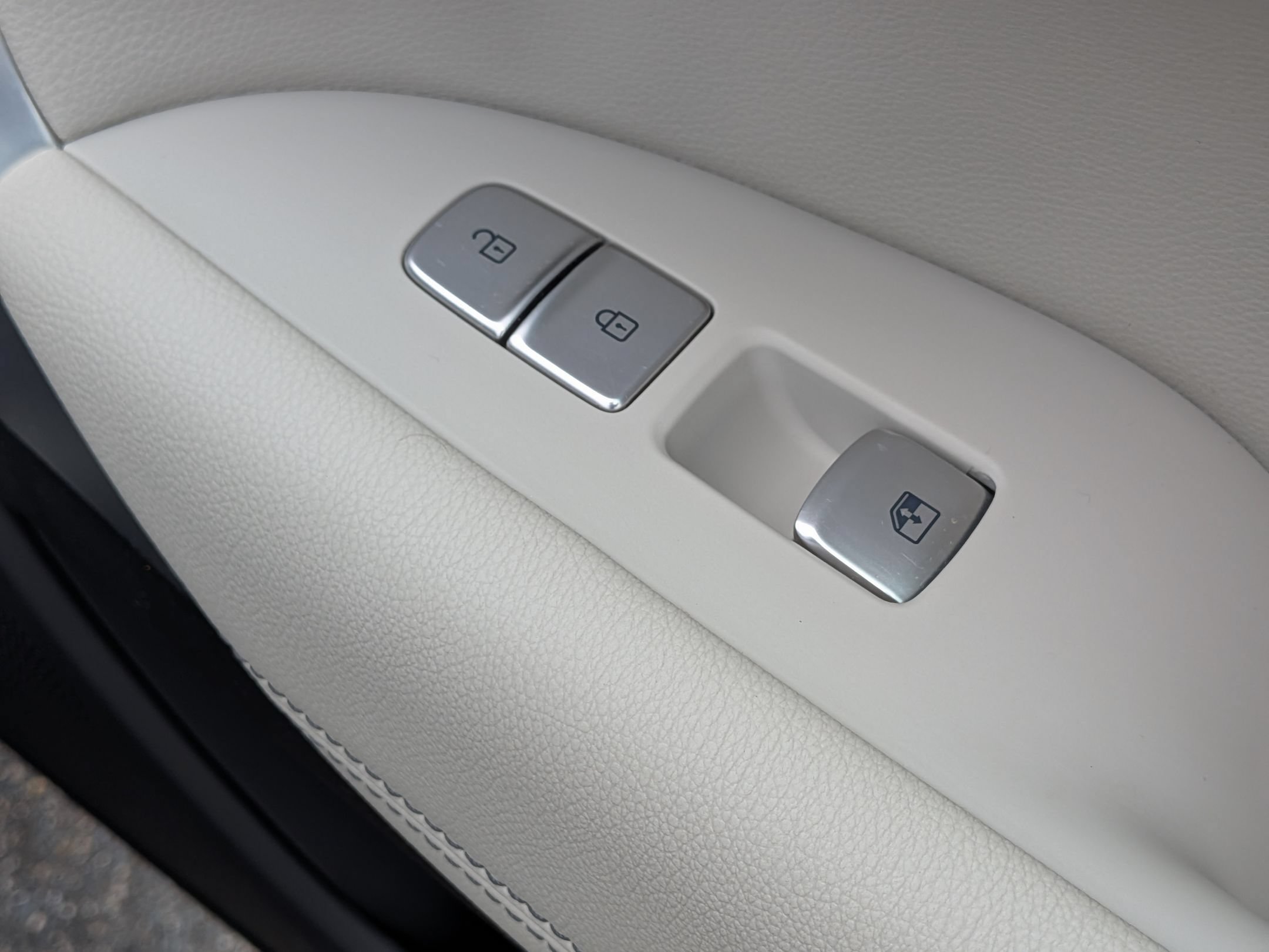 Used 2024 Genesis G70 2.5T RWD image 35