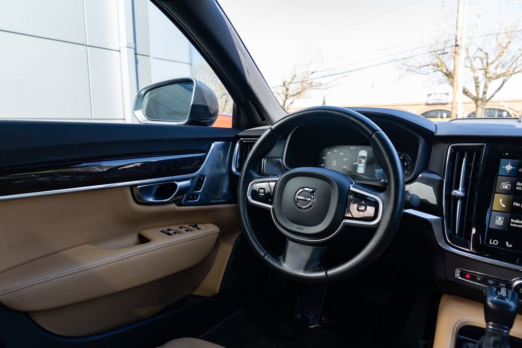 Used 2018 Volvo S90 T6 Momentum w/ Convenience Package image 12