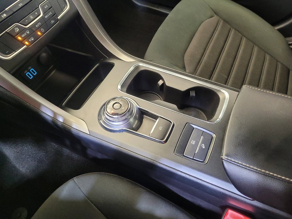 Used 2020 Ford Fusion SE image 26