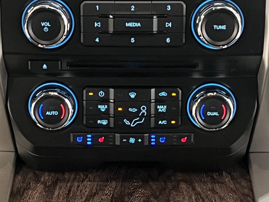 Used 2017 Ford F350 Lariat w/ Lariat Value Package AWD/4WD image 20