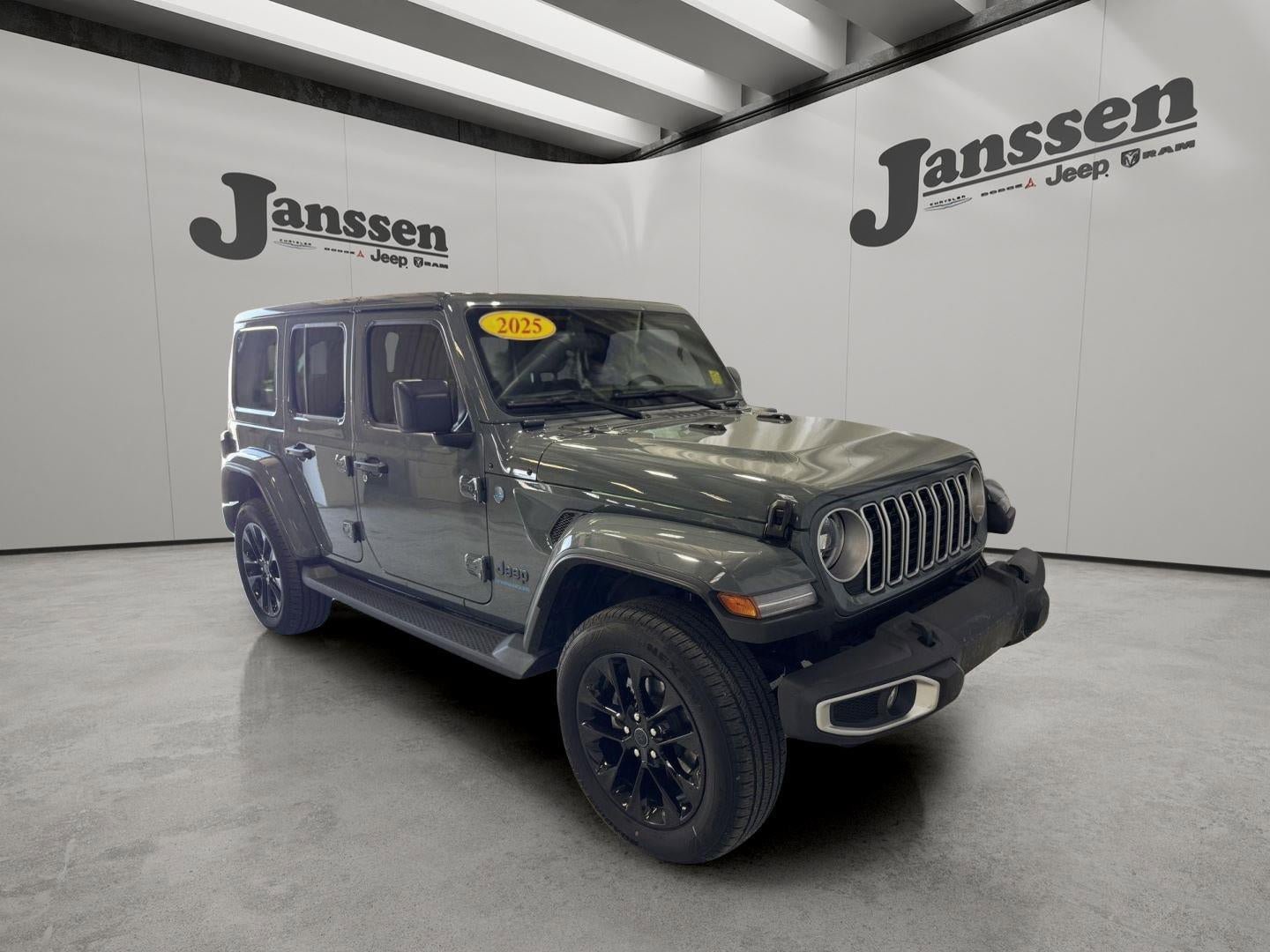Used 2025 Jeep Wrangler Unlimited Sahara AWD/4WD image 6