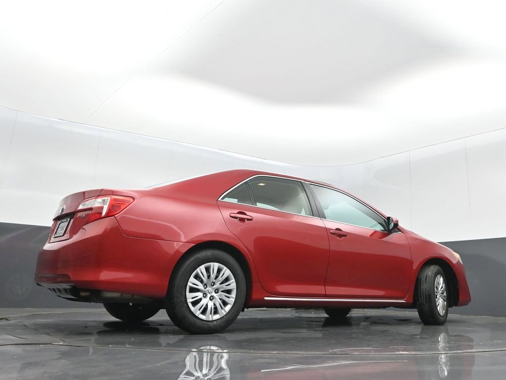 Used 2014 Toyota Camry LE FWD image 30
