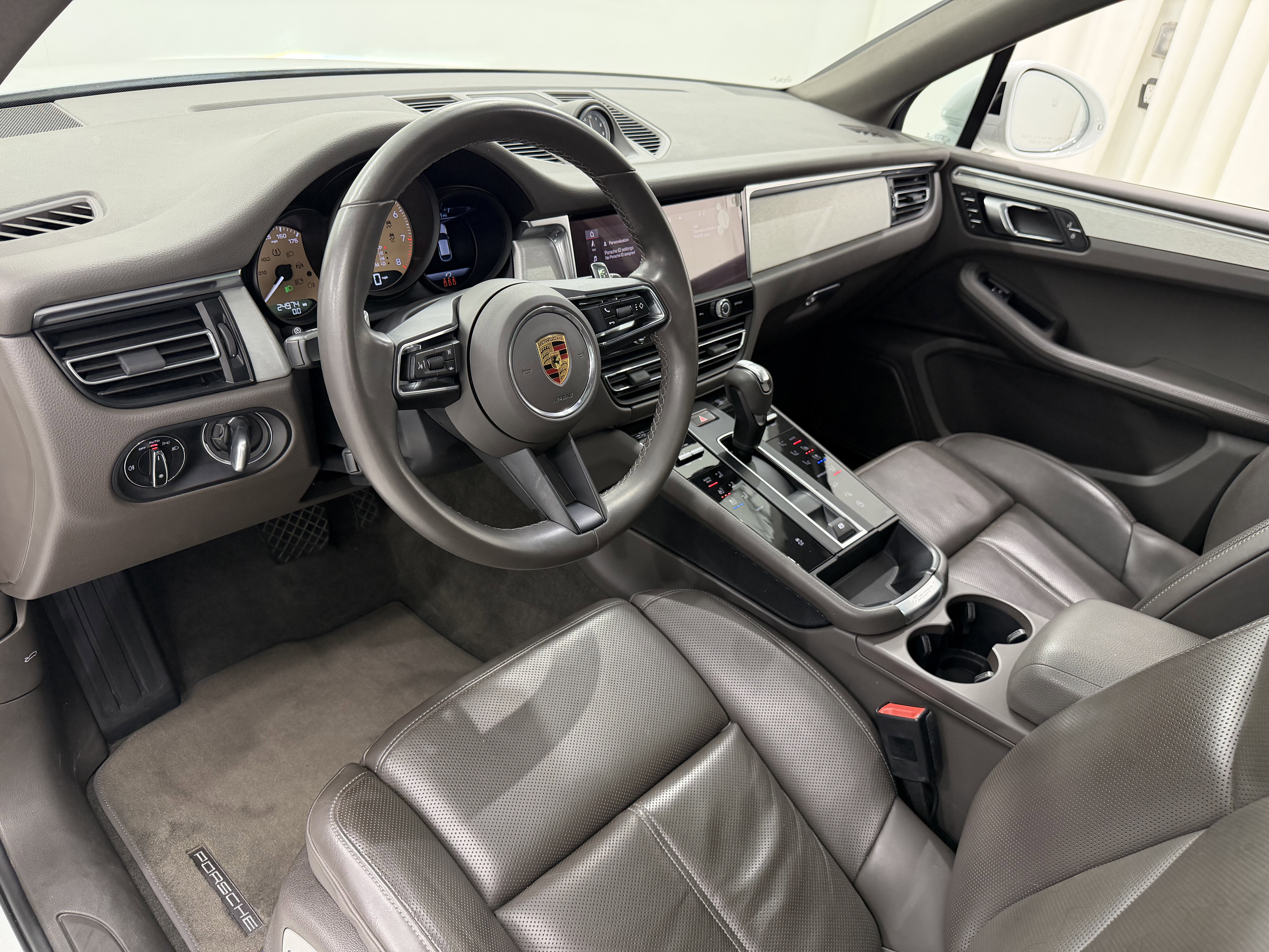 Certified 2023 Porsche Macan image 26