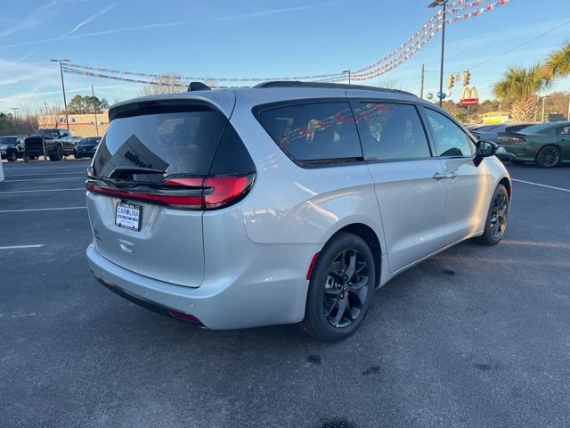 Used 2026 Chrysler Pacifica Select w/ S Appearance Package FWD image 3