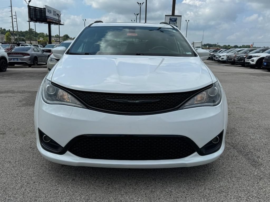 Used 2018 Chrysler Pacifica Touring-L Plus FWD image 9