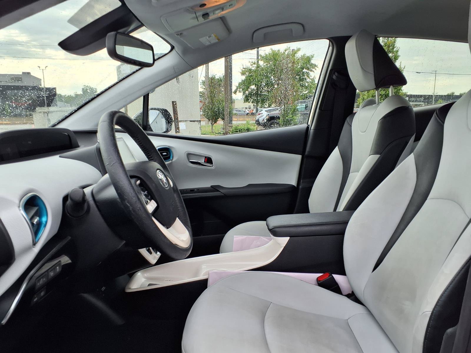 Used 2017 Toyota Prius Prime Advanced w/ Carpet Mat Package FWD image 19