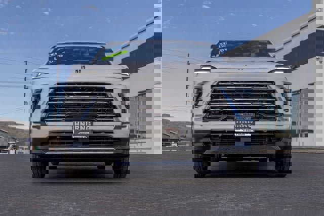 Used 2025 Buick Enclave Preferred AWD/4WD image 33