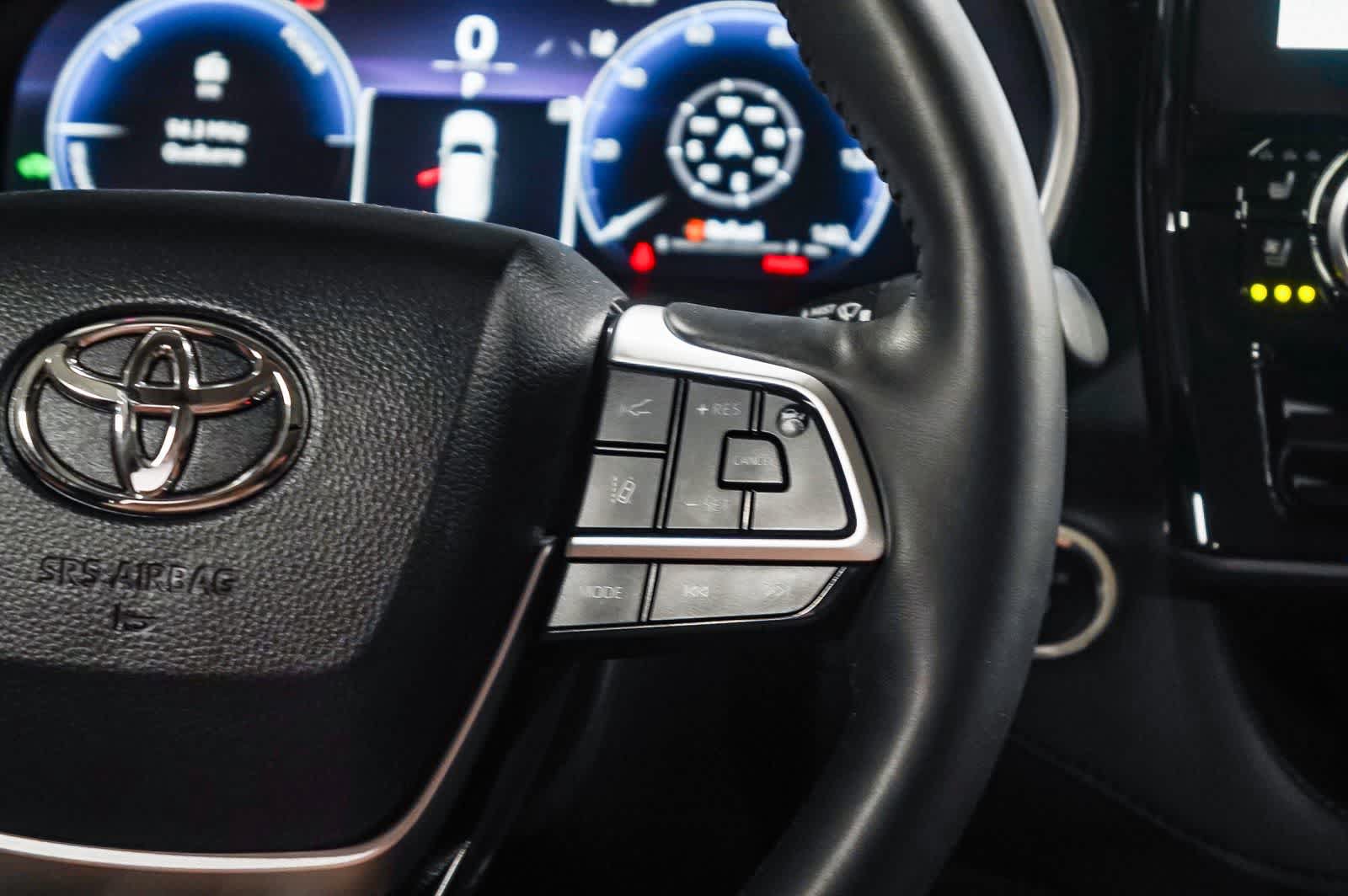 Certified 2025 Toyota Highlander Limited AWD/4WD image 18