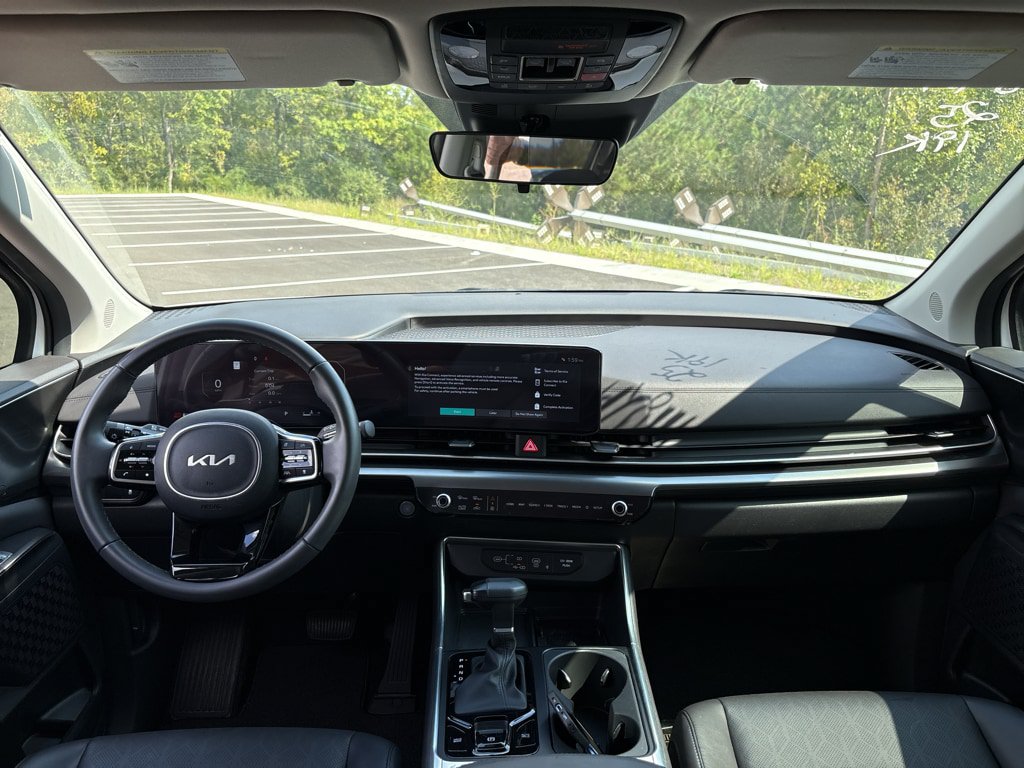 Used 2025 Kia Carnival SX w/ SX Dark Edition Package FWD image 16