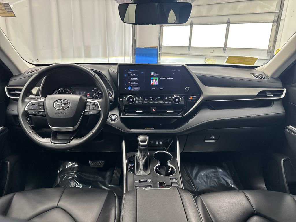 Used 2023 Toyota Highlander XLE AWD/4WD image 20