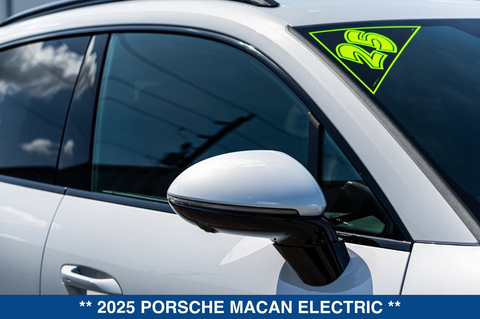 Used 2025 Porsche Macan Turbo Electric AWD/4WD image 17