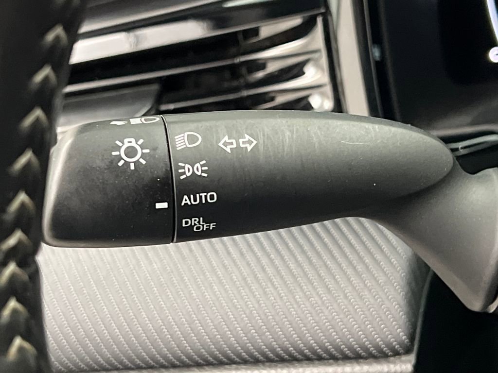 Used 2025 Toyota Camry SE FWD image 39