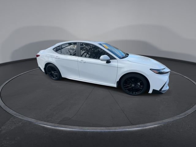 Used 2025 Toyota Camry SE image 18