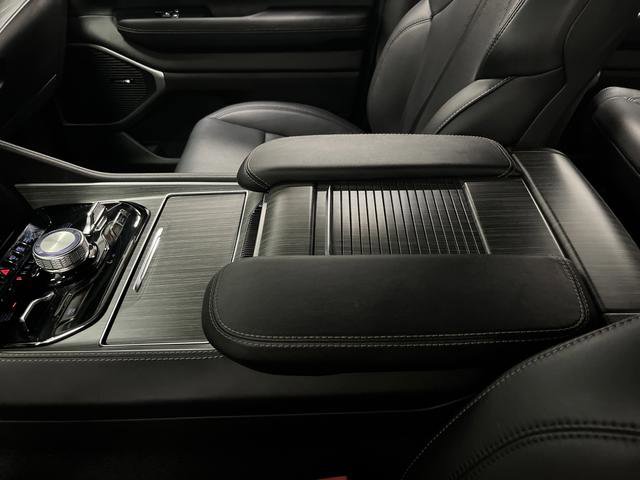 Used 2024 Jeep Wagoneer Series III w/ Convenience Group I image 21