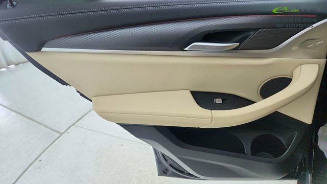 Used 2025 BMW X4 M40i w/ Premium Package image 32